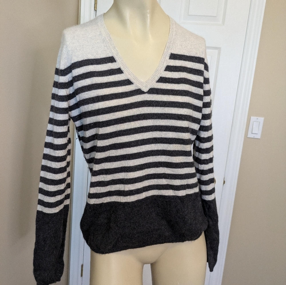 Lord Taylor Cashmere Sweater V-neck White Gray Stripe Women's Large